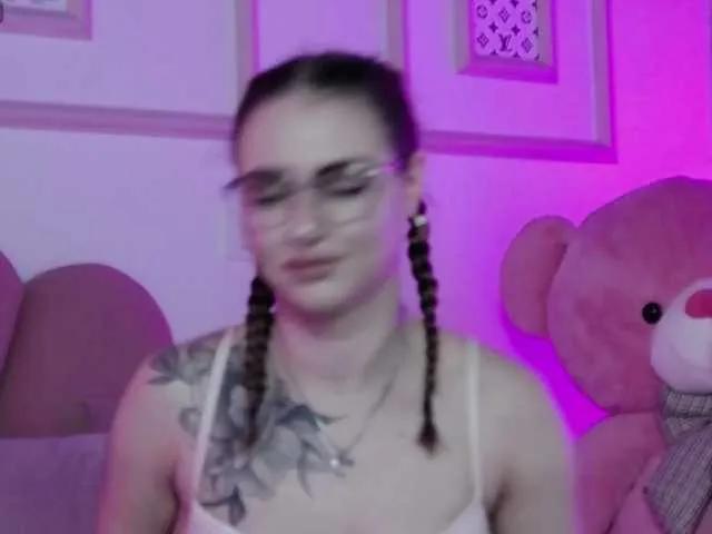 AbbyWhite — Polite guys, naked body, cam2cam sharing