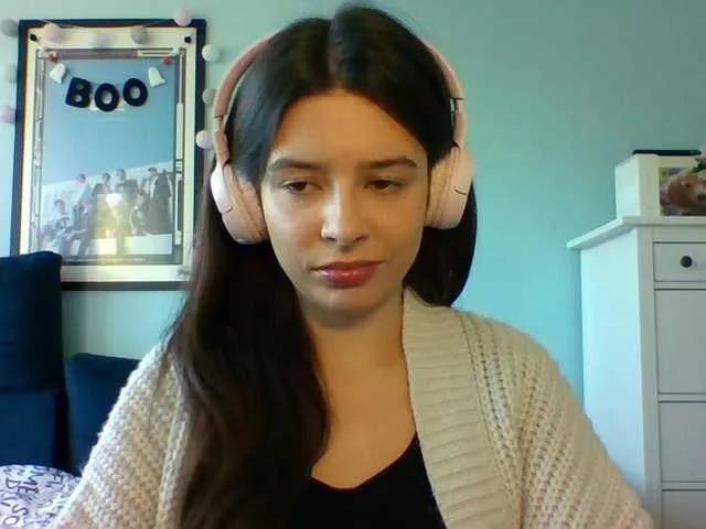 Larice — What turns me on the most is talking about sensual fantasies, kissing and licking, teasing, sexy lingerie, high heels, when you treat me like a princess