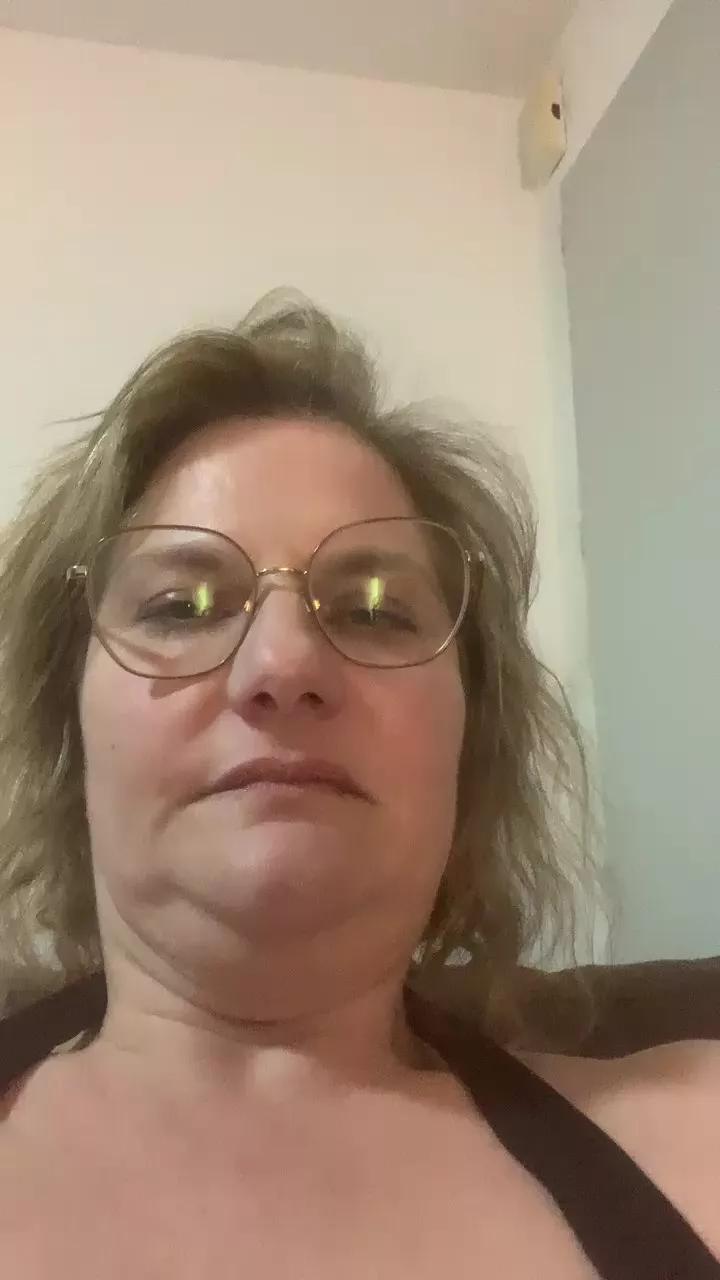 Harleyqueen66 from Cam4 is Freechat