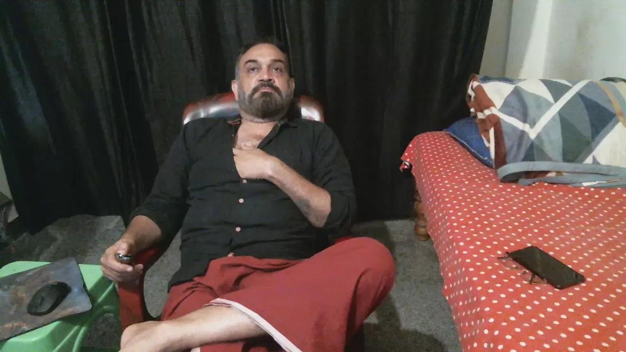 Incite your curiosities: Get slutty and please these hot girls hosts, who will reward you with bonkers garments and vibrators