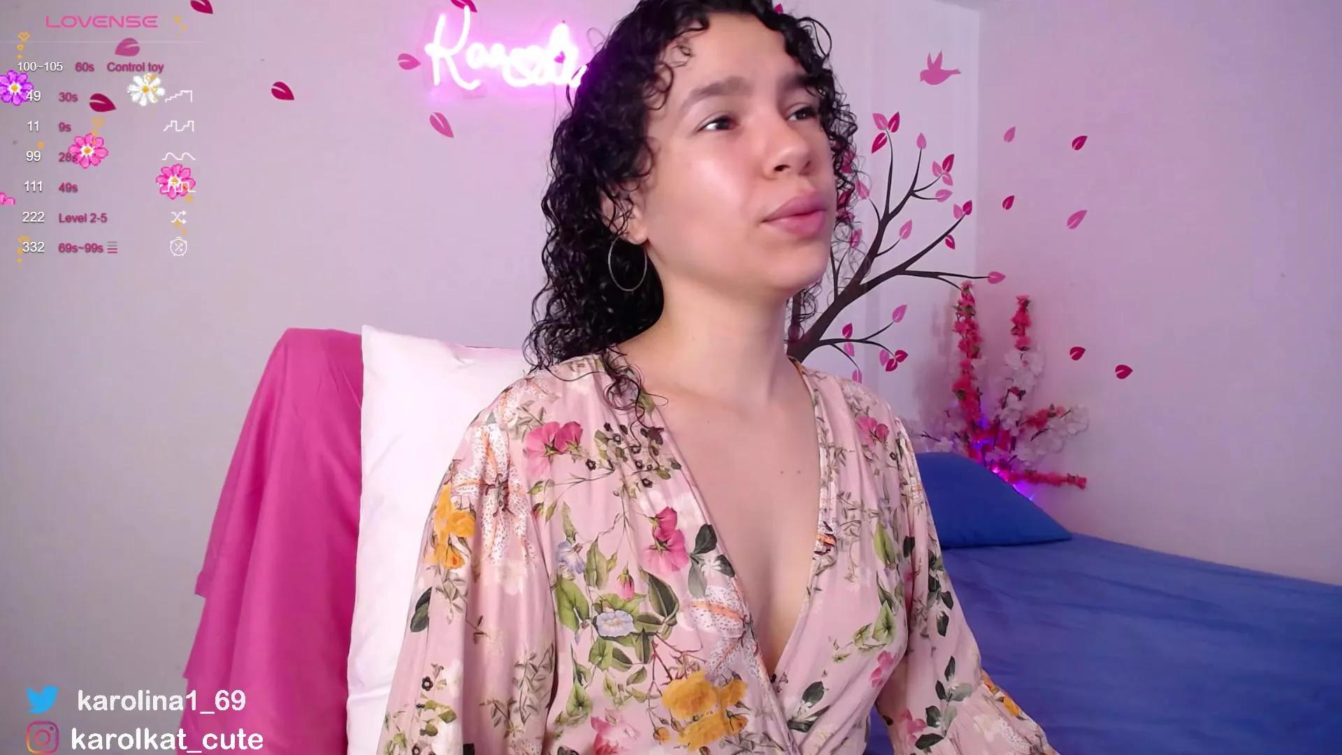 Incite your curiosities: Get slutty and please these hot girls hosts, who will reward you with bonkers garments and vibrators