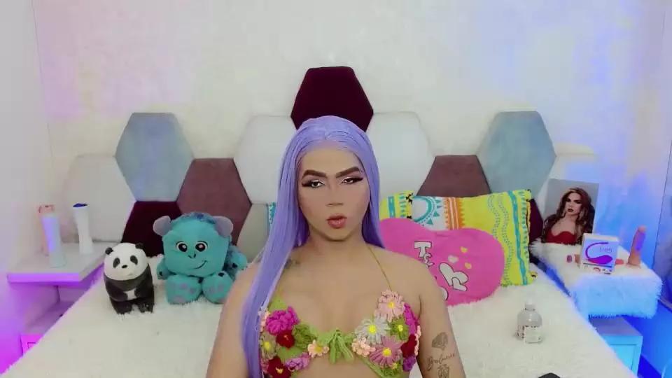 Incite your curiosities: Get slutty and please these hot girls hosts, who will reward you with bonkers garments and vibrators