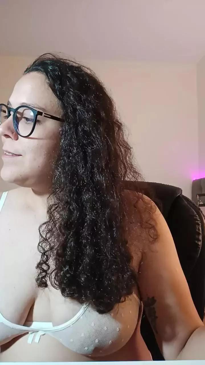 Missblume93 from Cam4 is Freechat