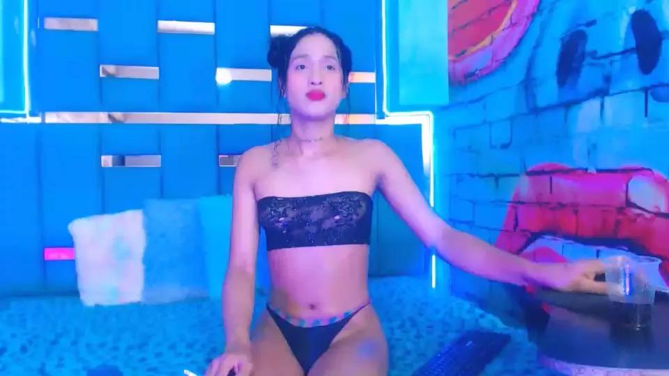 Incite your curiosities: Get slutty and please these hot girls hosts, who will reward you with bonkers garments and vibrators