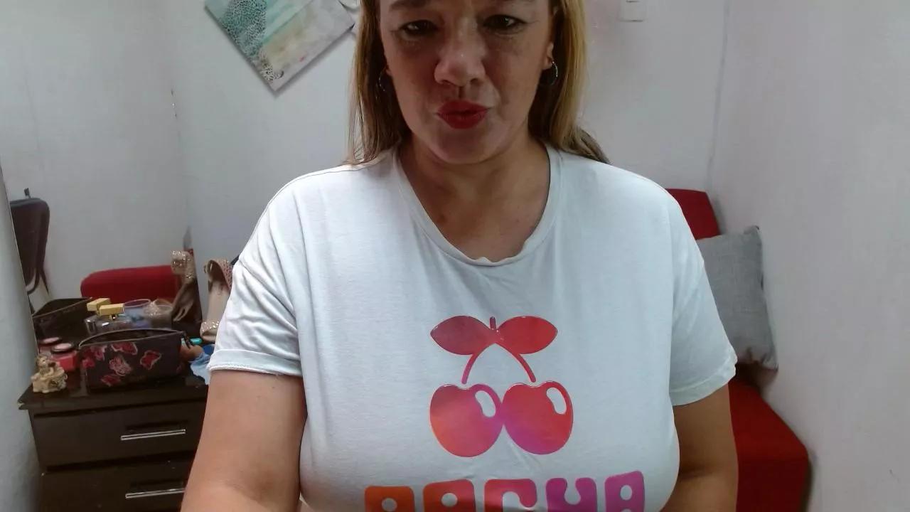 ninimature from Cam4 is Freechat