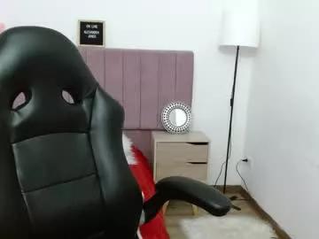 Check-out our online cams range and interact on a personal level with our sweet girls streamers, showing off their voluptuous shapes and toys.