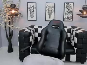 Check-out our online cams range and interact on a personal level with our sweet girls streamers, showing off their voluptuous shapes and toys.
