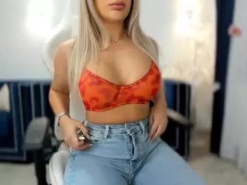 Check-out our online cams range and interact on a personal level with our sweet girls streamers, showing off their voluptuous shapes and toys.