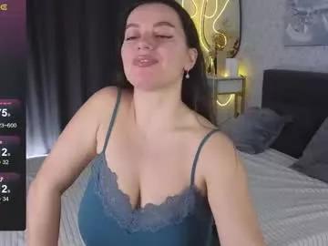 Check-out our online cams range and interact on a personal level with our sweet girls streamers, showing off their voluptuous shapes and toys.
