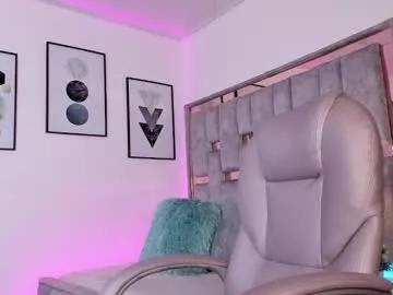 Check-out our online cams range and interact on a personal level with our sweet girls streamers, showing off their voluptuous shapes and toys.