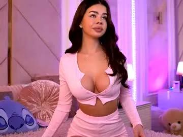 Check-out our online cams range and interact on a personal level with our sweet girls streamers, showing off their voluptuous shapes and toys.