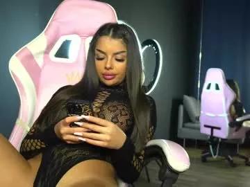 Check-out our online cams range and interact on a personal level with our sweet girls streamers, showing off their voluptuous shapes and toys.