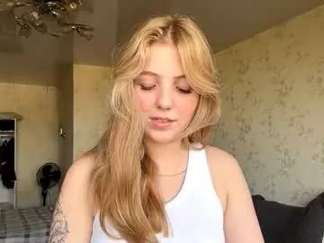 alfrediamalcom — My name is Maria! Goal: Show my outfit : I #new & #young model #18 #blonde #shy ^^ [40 tokens remaining]