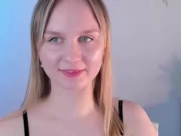 Check-out our online cams range and interact on a personal level with our sweet girls streamers, showing off their voluptuous shapes and toys.