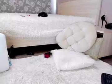 Check-out our online cams range and interact on a personal level with our sweet girls streamers, showing off their voluptuous shapes and toys.