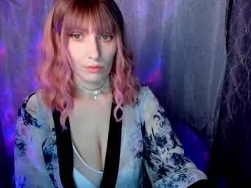 Check-out our online cams range and interact on a personal level with our sweet girls streamers, showing off their voluptuous shapes and toys.
