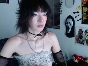 Check-out our online cams range and interact on a personal level with our sweet girls streamers, showing off their voluptuous shapes and toys.