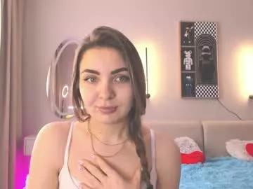 Check-out our online cams range and interact on a personal level with our sweet girls streamers, showing off their voluptuous shapes and toys.