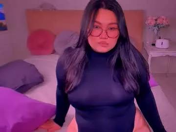 Check-out our online cams range and interact on a personal level with our sweet girls streamers, showing off their voluptuous shapes and toys.