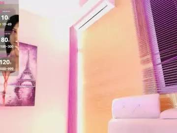 Check-out our online cams range and interact on a personal level with our sweet girls streamers, showing off their voluptuous shapes and toys.
