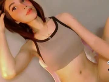 Check-out our online cams range and interact on a personal level with our sweet girls streamers, showing off their voluptuous shapes and toys.