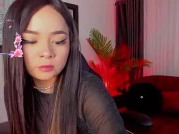Check-out our online cams range and interact on a personal level with our sweet girls streamers, showing off their voluptuous shapes and toys.