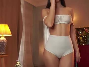 Check-out our online cams range and interact on a personal level with our sweet girls streamers, showing off their voluptuous shapes and toys.