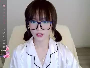 Check-out our online cams range and interact on a personal level with our sweet girls streamers, showing off their voluptuous shapes and toys.