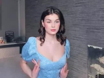 Check-out our online cams range and interact on a personal level with our sweet girls streamers, showing off their voluptuous shapes and toys.