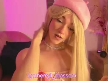Incite your curiosities: Get slutty and please these hot girls hosts, who will reward you with bonkers garments and vibrators