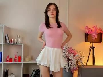 Check-out our online cams range and interact on a personal level with our sweet girls streamers, showing off their voluptuous shapes and toys.