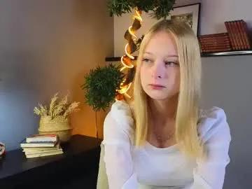 darceyheyd — GOAL: squeeze my tits under t-shirt [95 tokens remaining] Welcome to my room! #new #shy #skinny #blonde #18