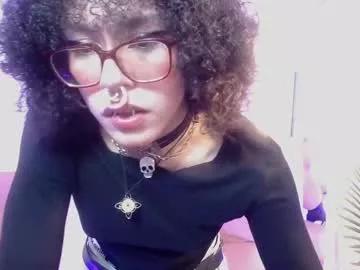 Check-out our online cams range and interact on a personal level with our sweet girls streamers, showing off their voluptuous shapes and toys.