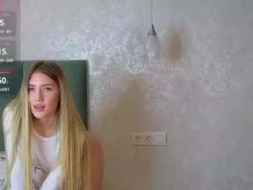 Check-out our online cams range and interact on a personal level with our sweet girls streamers, showing off their voluptuous shapes and toys.