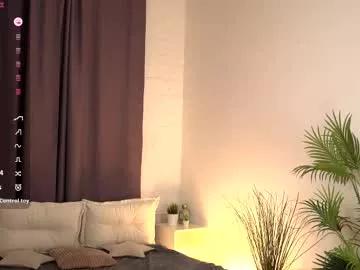 Check-out our online cams range and interact on a personal level with our sweet girls streamers, showing off their voluptuous shapes and toys.