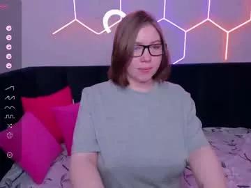 Check-out our online cams range and interact on a personal level with our sweet girls streamers, showing off their voluptuous shapes and toys.