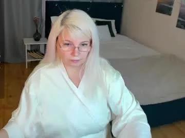 Check-out our online cams range and interact on a personal level with our sweet girls streamers, showing off their voluptuous shapes and toys.
