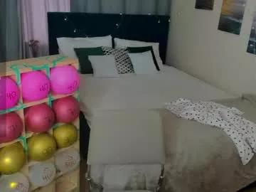 Check-out our online cams range and interact on a personal level with our sweet girls streamers, showing off their voluptuous shapes and toys.