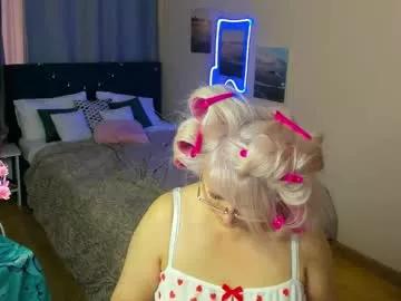 Check-out our online cams range and interact on a personal level with our sweet girls streamers, showing off their voluptuous shapes and toys.