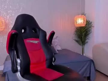 Check-out our online cams range and interact on a personal level with our sweet girls streamers, showing off their voluptuous shapes and toys.