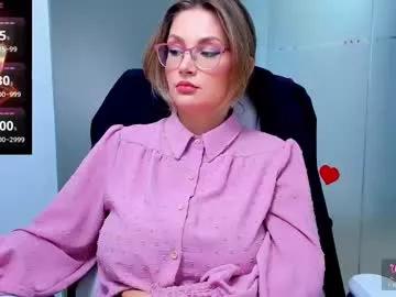 Check-out our online cams range and interact on a personal level with our sweet girls streamers, showing off their voluptuous shapes and toys.
