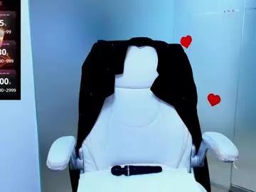 Check-out our online cams range and interact on a personal level with our sweet girls streamers, showing off their voluptuous shapes and toys.