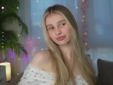 Check-out our online cams range and interact on a personal level with our sweet girls streamers, showing off their voluptuous shapes and toys.