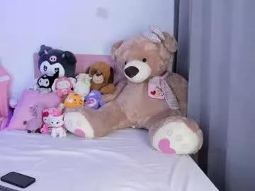 Check-out our online cams range and interact on a personal level with our sweet girls streamers, showing off their voluptuous shapes and toys.