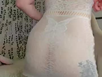 Check-out our online cams range and interact on a personal level with our sweet girls streamers, showing off their voluptuous shapes and toys.