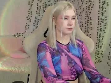 Check-out our online cams range and interact on a personal level with our sweet girls streamers, showing off their voluptuous shapes and toys.