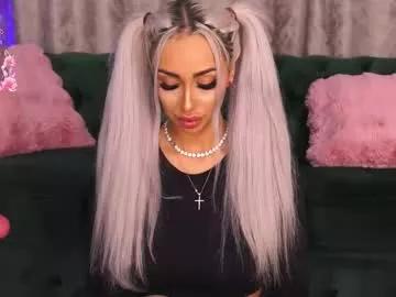 Check-out our online cams range and interact on a personal level with our sweet girls streamers, showing off their voluptuous shapes and toys.
