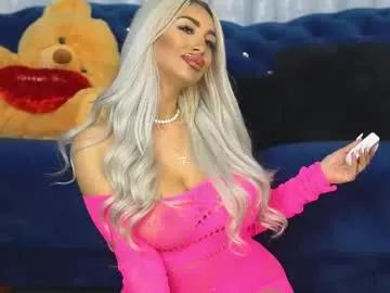 Check-out our online cams range and interact on a personal level with our sweet girls streamers, showing off their voluptuous shapes and toys.