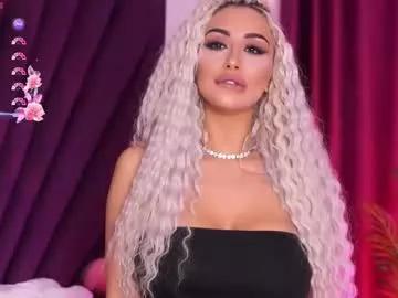 Check-out our online cams range and interact on a personal level with our sweet girls streamers, showing off their voluptuous shapes and toys.