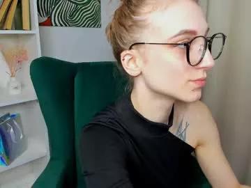 Check-out our online cams range and interact on a personal level with our sweet girls streamers, showing off their voluptuous shapes and toys.